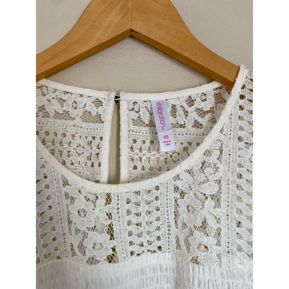 cute stylish white top - Picture 3 of 4